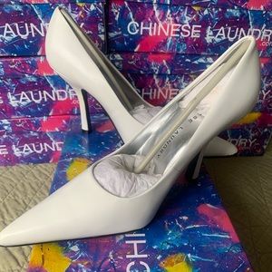 Chinese Laundry sz 8.5 women’s white 3” heels
